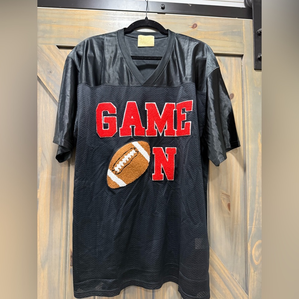 Judith March Game On football top size Large